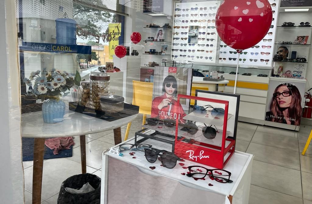 Enxergue as belezas com a Óticas Carol