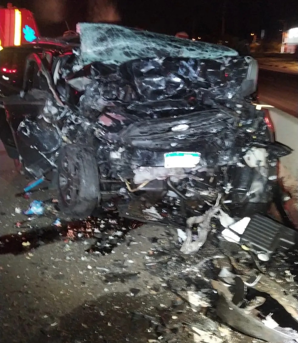 Irmãos morrem após motorista embriagado invadir a contramão