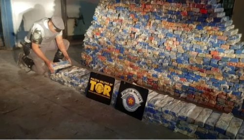 Polícia apreende quase duas toneladas de maconha em caminhão paraguaio em Parapuã