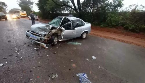 Colisão frontal deixa 7 pessoas feridas