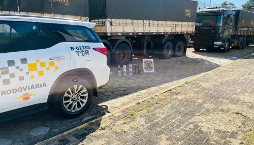 Fiscalização encontra mais de 400 celulares do Paraguai sem notas fiscais escondidos em fundos falsos de carretas