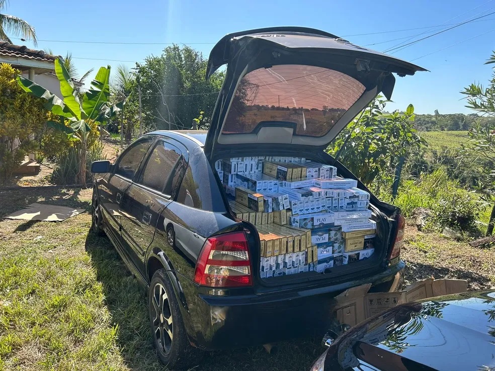 Motorista foge após acidente em pedágio e leva Polícia Rodoviária a descobrir depósito de mercadorias contrabandeadas