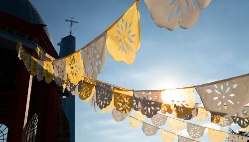 Soltar balões é crime ambiental e multiplica riscos  de incêndios florestais