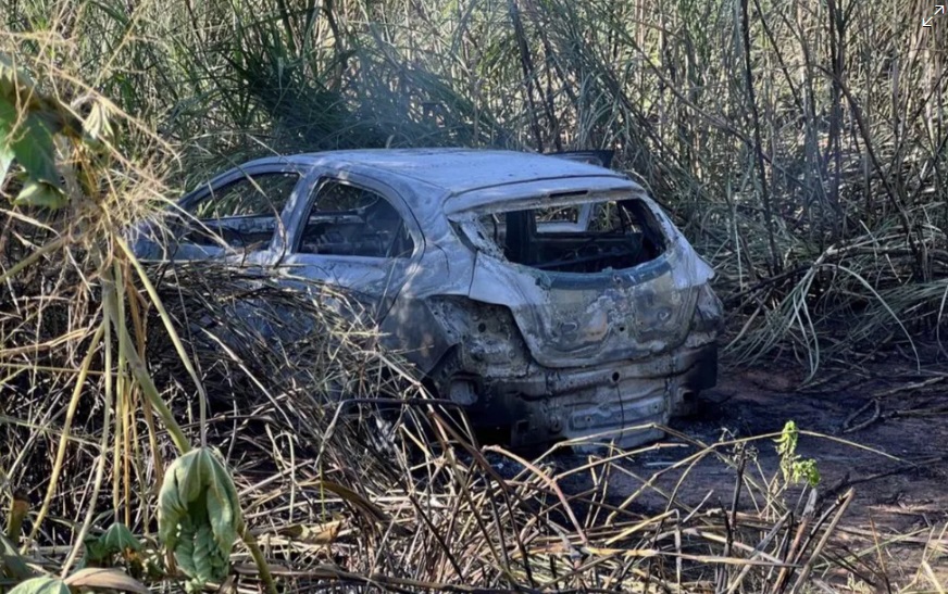Homem incendeia carro e morre em suposta tentativa de matar a ex por não aceitar término