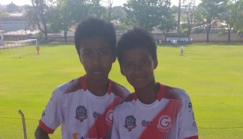 Irmãos que estudaram na EMEF Navarro de Andrade integram base do Flamengo