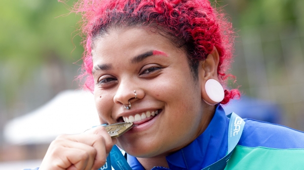 Izabela Rodrigues conquista ouro no Sul-Americano e carimba vaga para o Mundial na Hungria