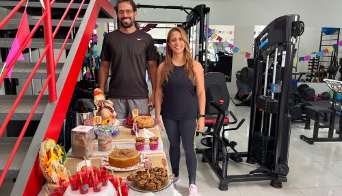 Vivi Souza Nutricionista, prepara comidas típicas para Arraiá Academia Rock Your Life.