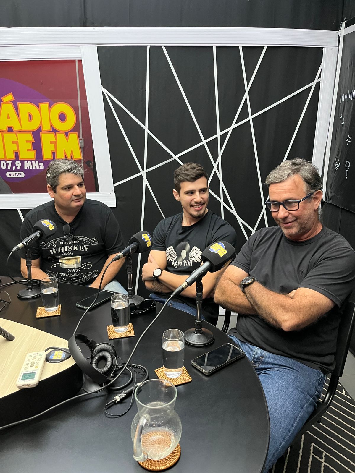 A história da banda Aero Vinil foi conhecida hoje durante entrevista  no jornal do meio Dia.