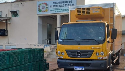 Caminhão frigorífico do Departamento de Alimentação Escolar de Adamantina atende 21 unidades