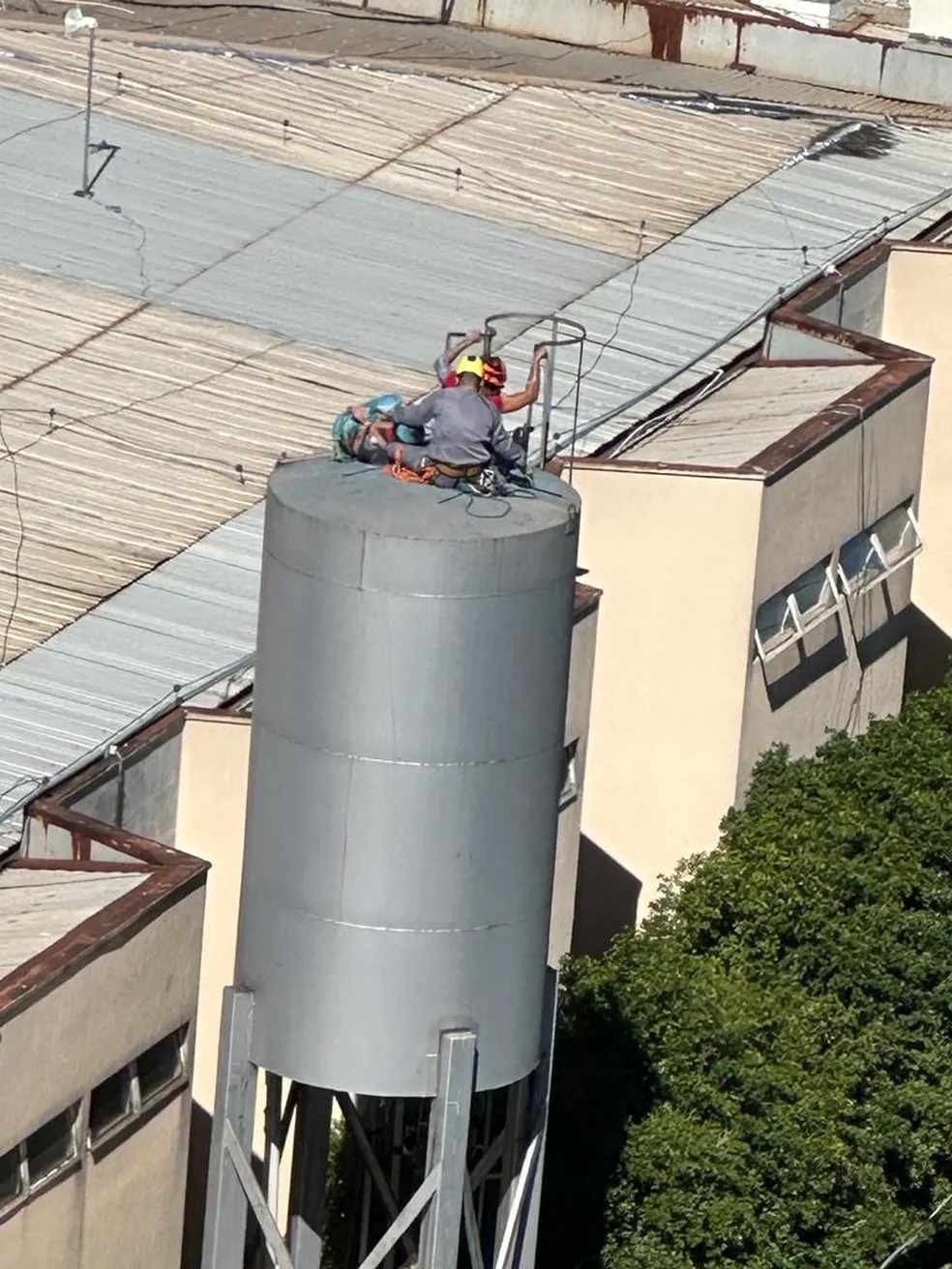 Homem desmaia durante manutenção em reservatório de água do Hospital Estadual