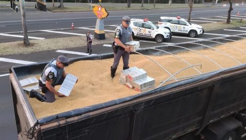 Fiscalização apreende meia tonelada de cocaína escondida em carga de soja