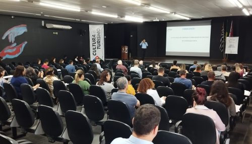 Servidores municipais participam de capacitação sobre contratações diretas