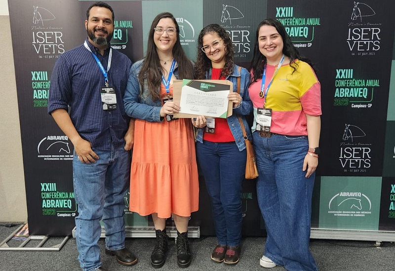 Alunas de Veterinária conquistam o 1º lugar em eixo temático da XXIII Conferência Anual ABRAVEQ