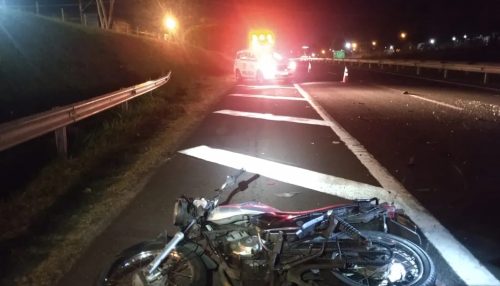 Devido trânsito lento, motociclista colide na traseira de carro parado e morre na Rodovia