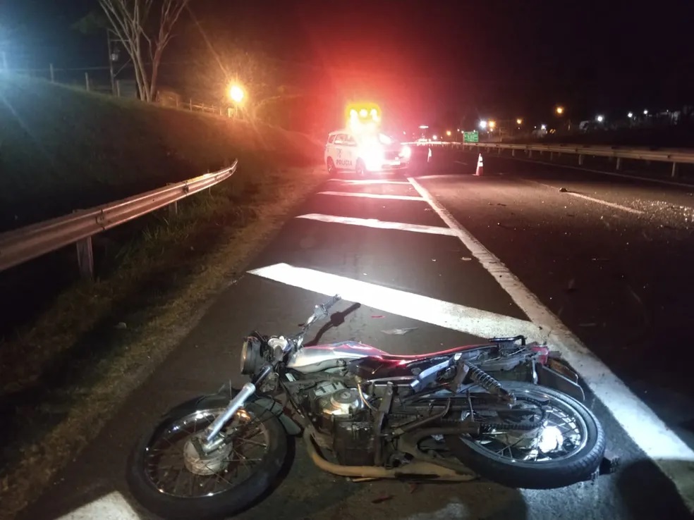 Devido trânsito lento, motociclista colide na traseira de carro parado e morre na Rodovia