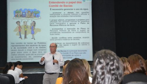 Docente do Centro Universitário realiza orientação técnica a professores da rede municipal de Adamantina
