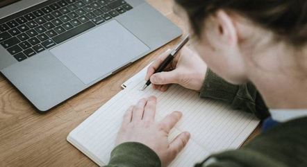 Enem 2023: curso online e gratuito ensina redação ‘do zero’ e interpretação de texto