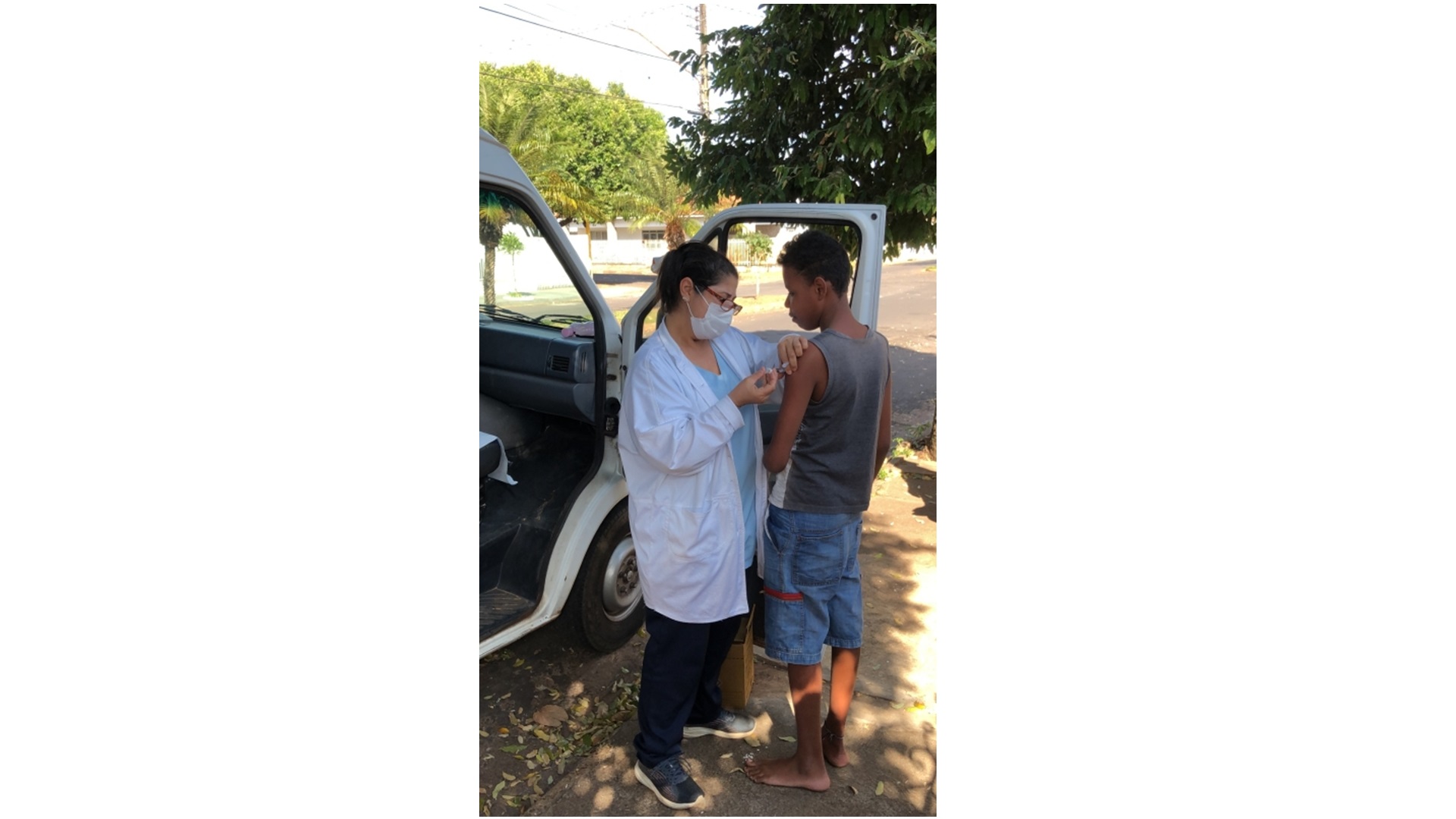 Ação de imunização casa a casa já aplicou 345 doses de vacina em pessoas que estavam faltosas em Adamantina