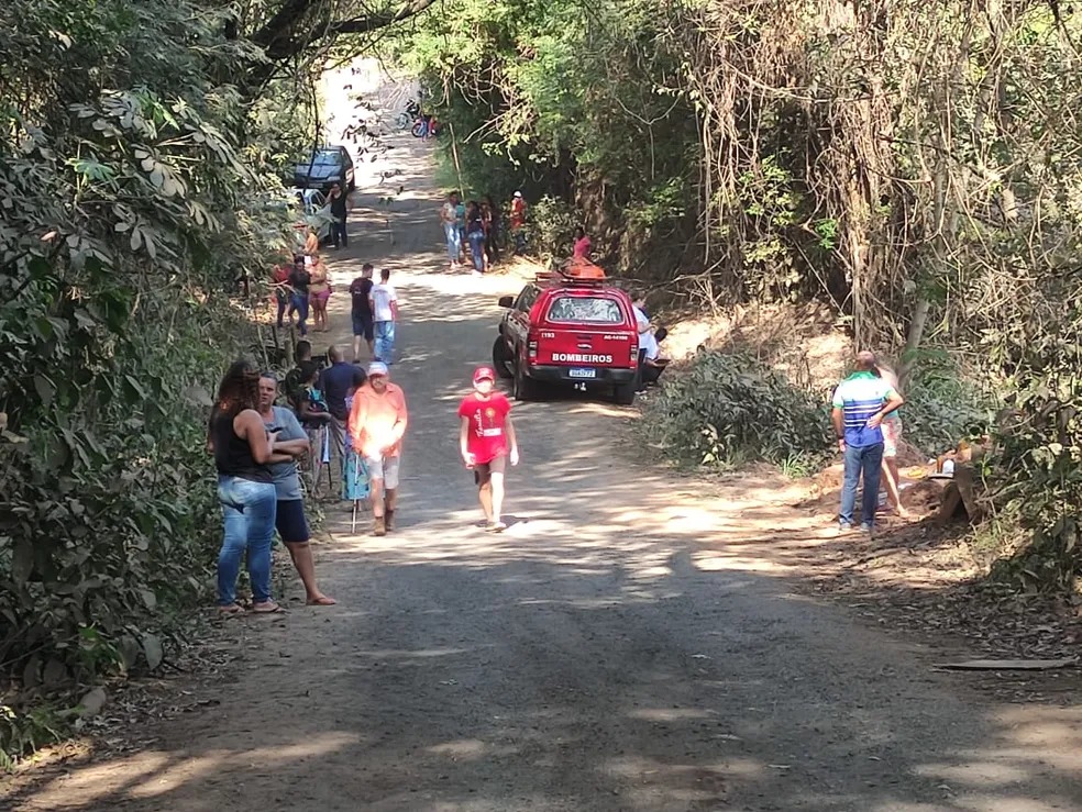 Equipes realizam buscas por garoto desaparecido em área de mata em Santo Anastácio