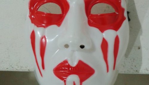 Com máscara de fantasia e faca, homem tenta roubar casa e acaba preso em Lucélia