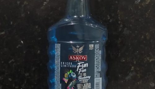 Dupla furta garrafa de bebida alcoólica, esconde em arbusto e acaba presa, em Osvaldo Cruz