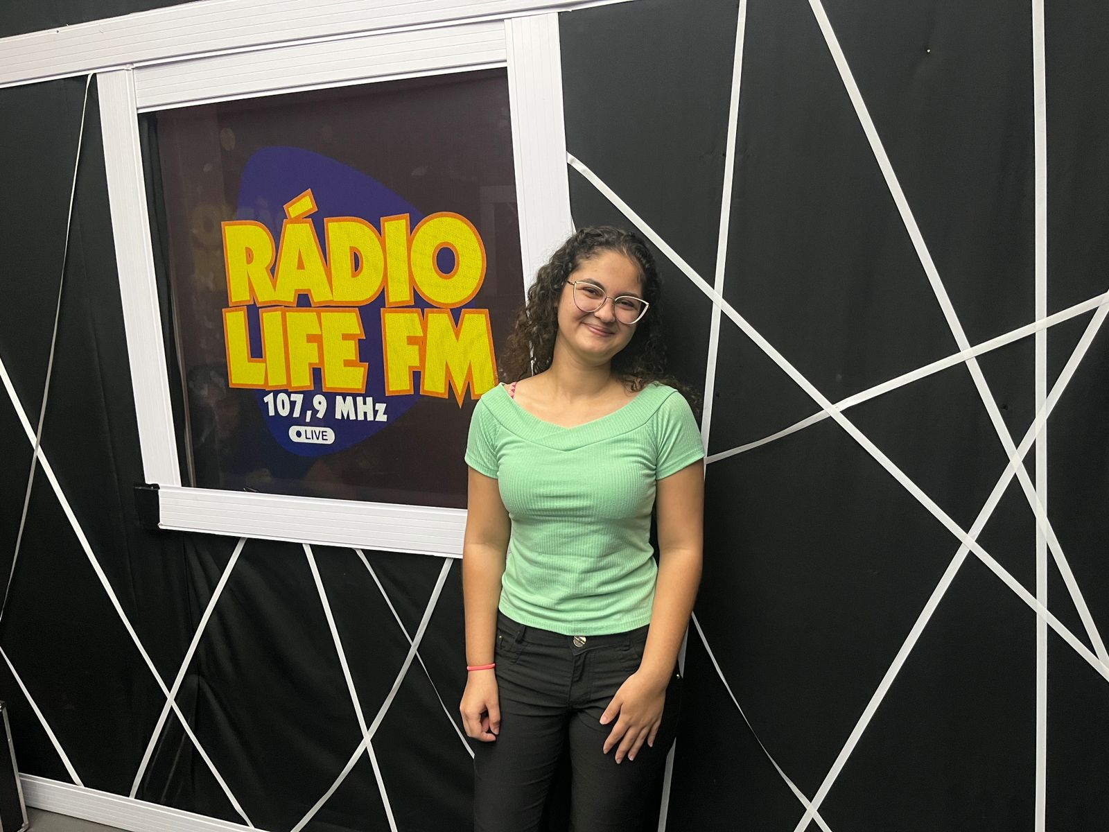 Entrevistada de hoje do jornal do Meio Dia é a Presidente da semana Acadêmica de Veterinária, Maria Alice Pires Neves