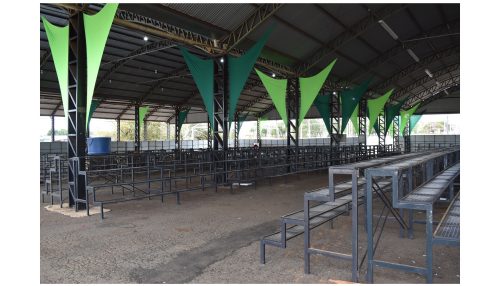 Estruturas começam a ser montadas no recinto poliesportivo de Adamantina