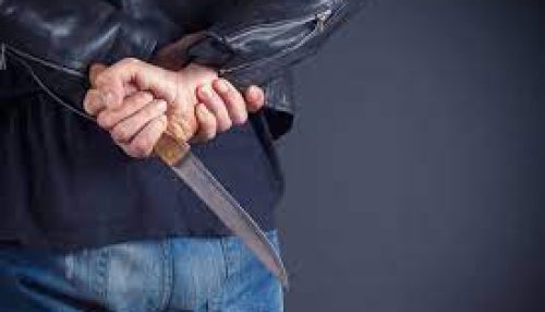 Homem é preso por tentativa de homicídio, após desferir 09 golpes de faca contra o pai