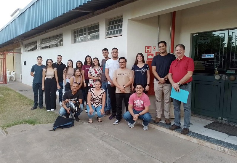 Alunos de Administração e Ciências Contábeis realizam  visita técnica na Fábrica de Biscoitos Porto Alegre