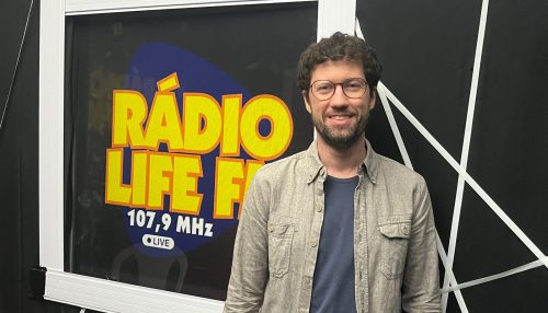 FAI apresentando com confiança sua comunicação científica.