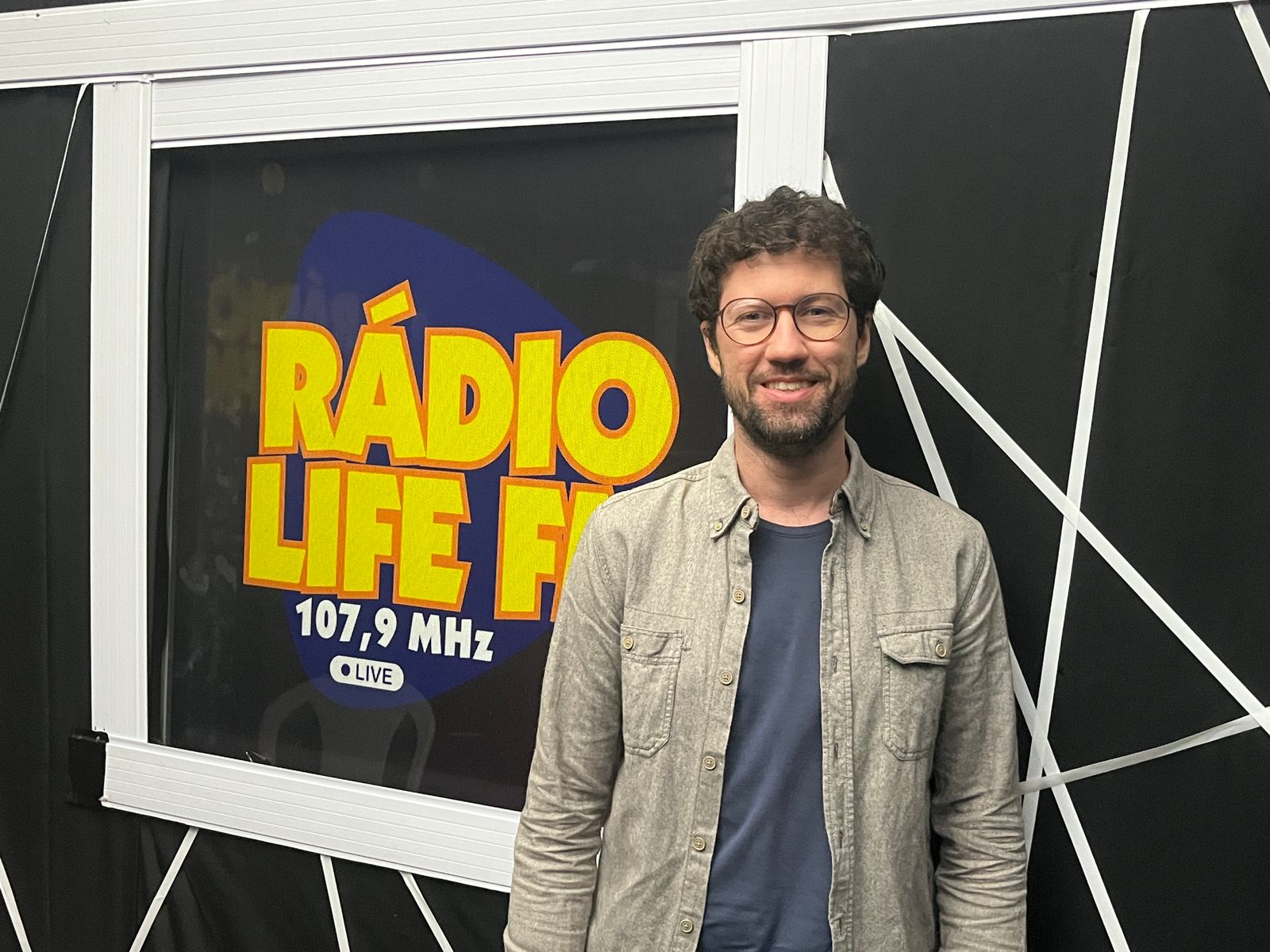 FAI apresentando com confiança sua comunicação científica.