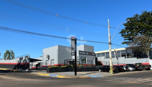 Mulher perde cartão de débito e passa a receber notificações de compras; dois são detidos pela PM