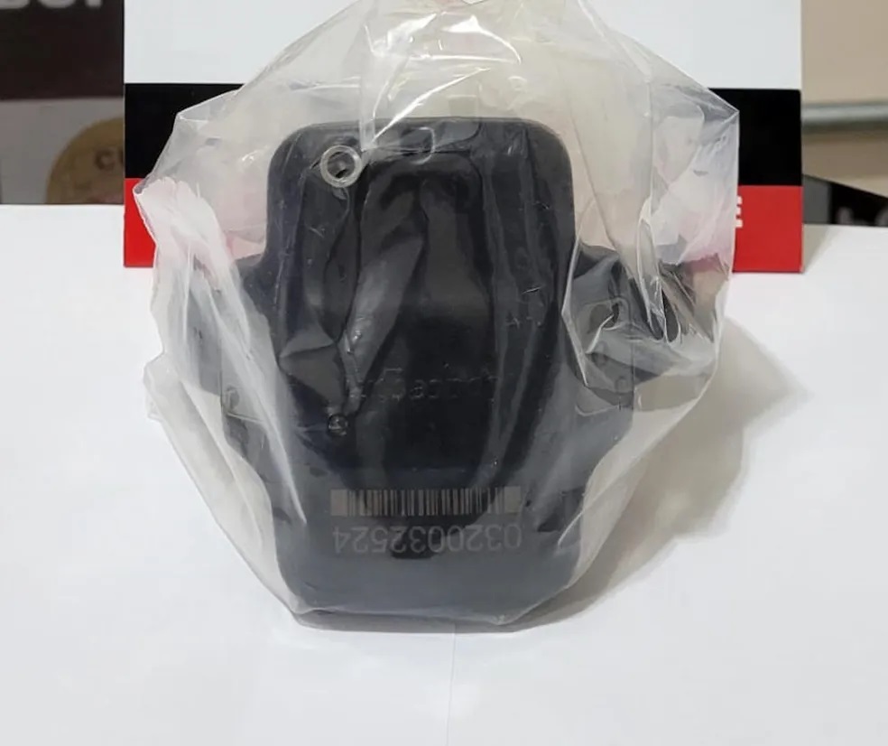 Tornozeleira eletrônica rompida é encontrada em terreno e entregue à Polícia Civil