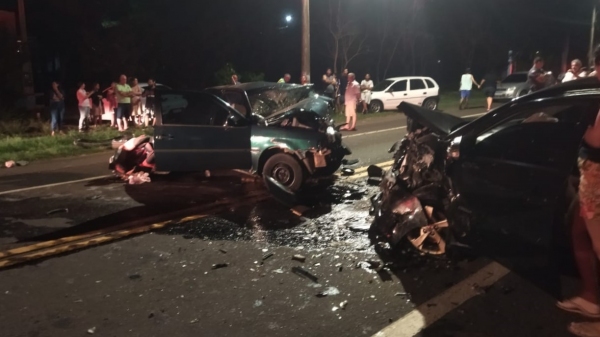 Carros batem de frente na via de acesso de Pacaembu; homem de 36 anos morre após colisão