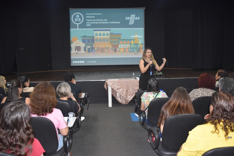 Formação para as empreendedoras trata sobre como ser uma microempreendedora individual