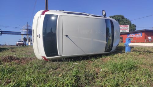 Homem sai ileso de capotamento em Osvaldo Cruz