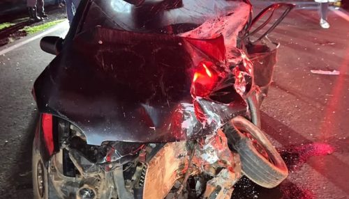 Motorista morre em colisão transversal entre carro e caminhonete