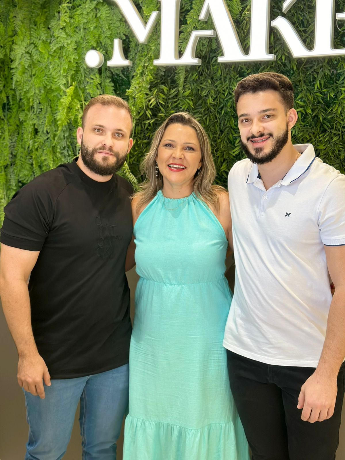 Loja .Make: a nova sensação de Adamantina em maquiagem, cosméticos e acessórios.