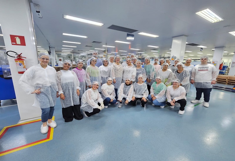 Estudantes de Farmácia fazem visita técnica à  indústria farmacêutica SEM, em Hortolândia