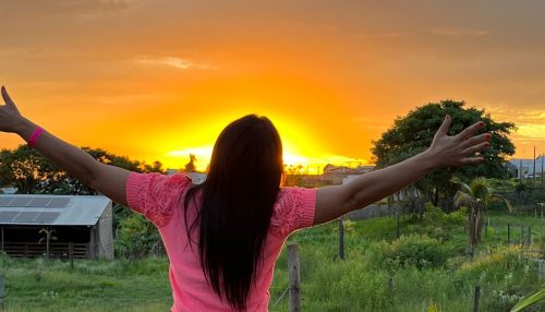 Encontre-se consigo mesma, entenda-se, pegue na sua mão e siga a jornada.