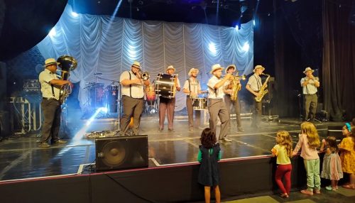 Los Kandangos faz apresentação inédita no Sesc Bertioga