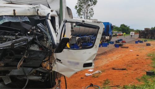 Acidente em Rancharia envolve caminhão de empresa de Adamantina; feridos foram socorridos