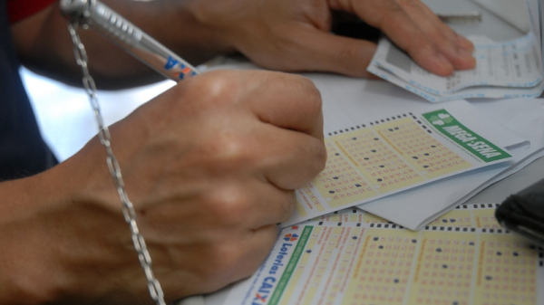 Em Adamantina, duas apostas na mesma lotérica faturam a quina da Mega Sena