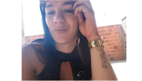 Mulher é encontrada morta por vizinhos ao ouvirem disparos e avistarem criança sozinha em apartamento