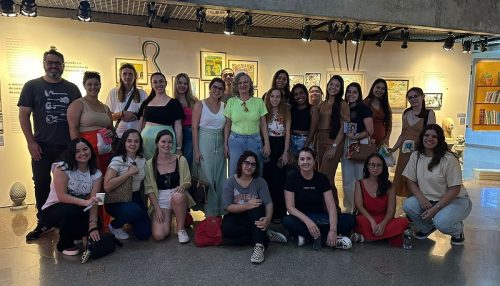 Estudantes de Psicologia visitam  exposição sobre Nise da Silveira em Bauru