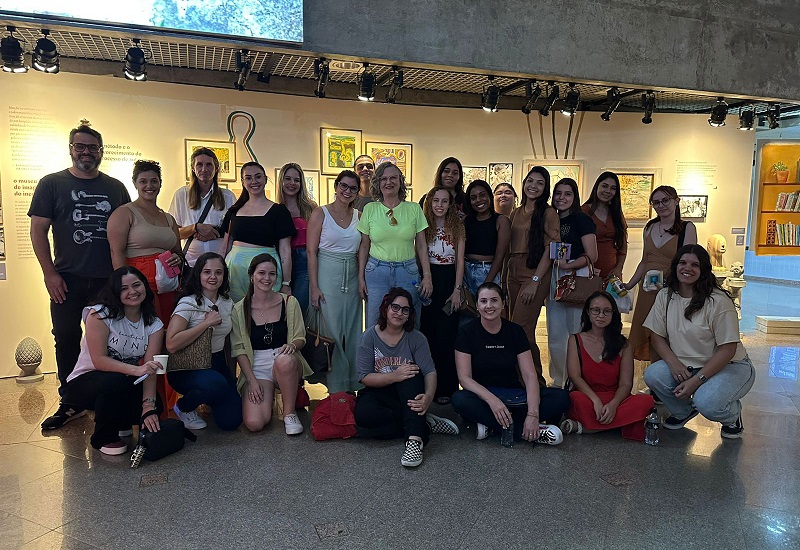 Estudantes de Psicologia visitam  exposição sobre Nise da Silveira em Bauru