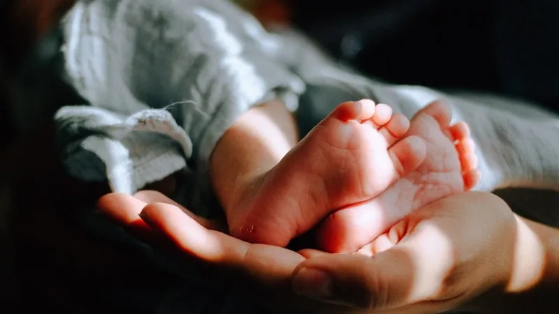 Miguel e Helena são os nomes de bebês mais registrados de 2023 no Brasil