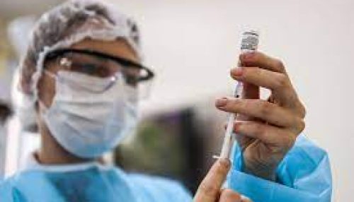 Dose de reforço para pessoas com 60 anos ou mais e imunocomprometidos acima de 12 anos está disponível em todas as unidades básicas de saúde de Adamantina