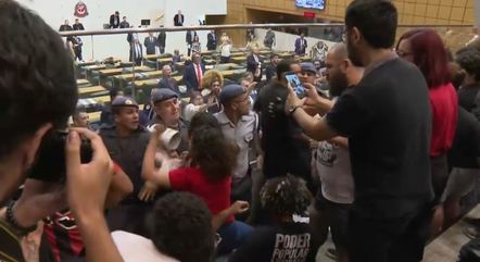 Após interrupção e protestos, privatização da Sabesp é aprovada na Alesp