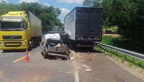 MORADOR DE PARAPUÃ MORRE EM COLISÃO ENTRE QUATRO VEÍCULOS NA SP-425